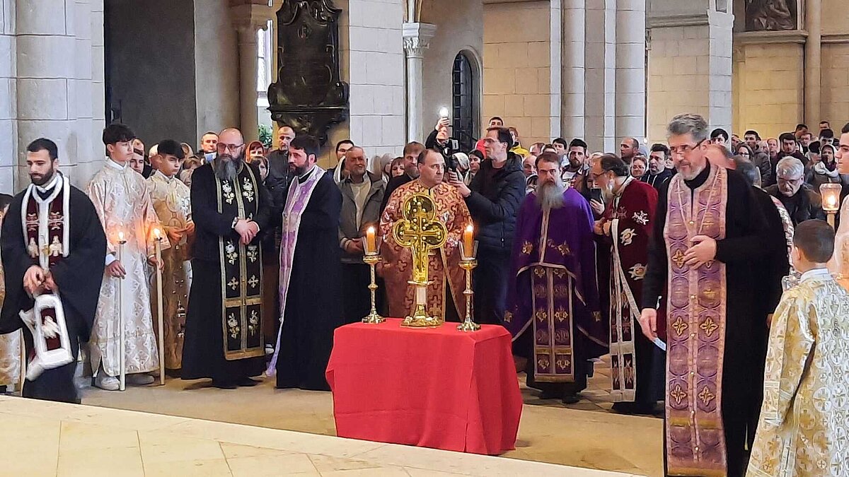 Kreuzverehrung der orthodoxen Gemeinden im Limburger Dom